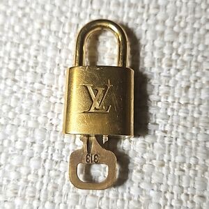 #313 louis vuitton padlock and key set